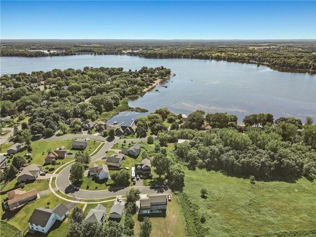 Building Photo - Rare 3 bed 4 bath no upgrade left out! 2 full kitchens, great views, dont miss out!