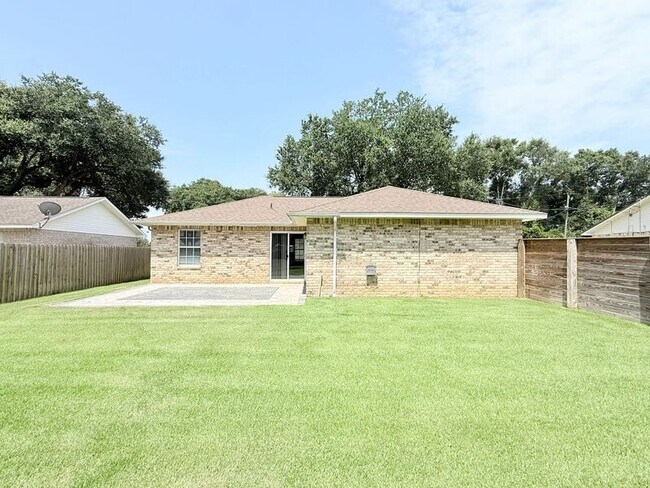 Building Photo - 4993 Mayo Cir