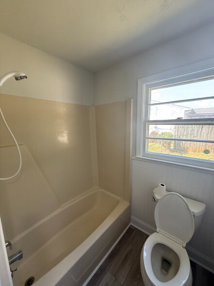 Building Photo - Room in House on Hand Cir