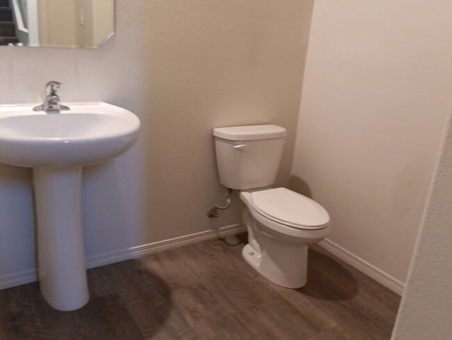Building Photo - 3 Bedroom, 2.5 Bathroom Home! Schedule a Showing!