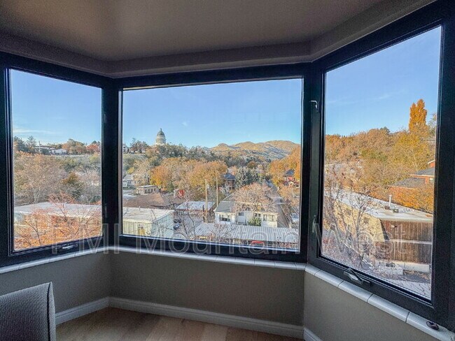 Building Photo - 171 E 3rd Ave