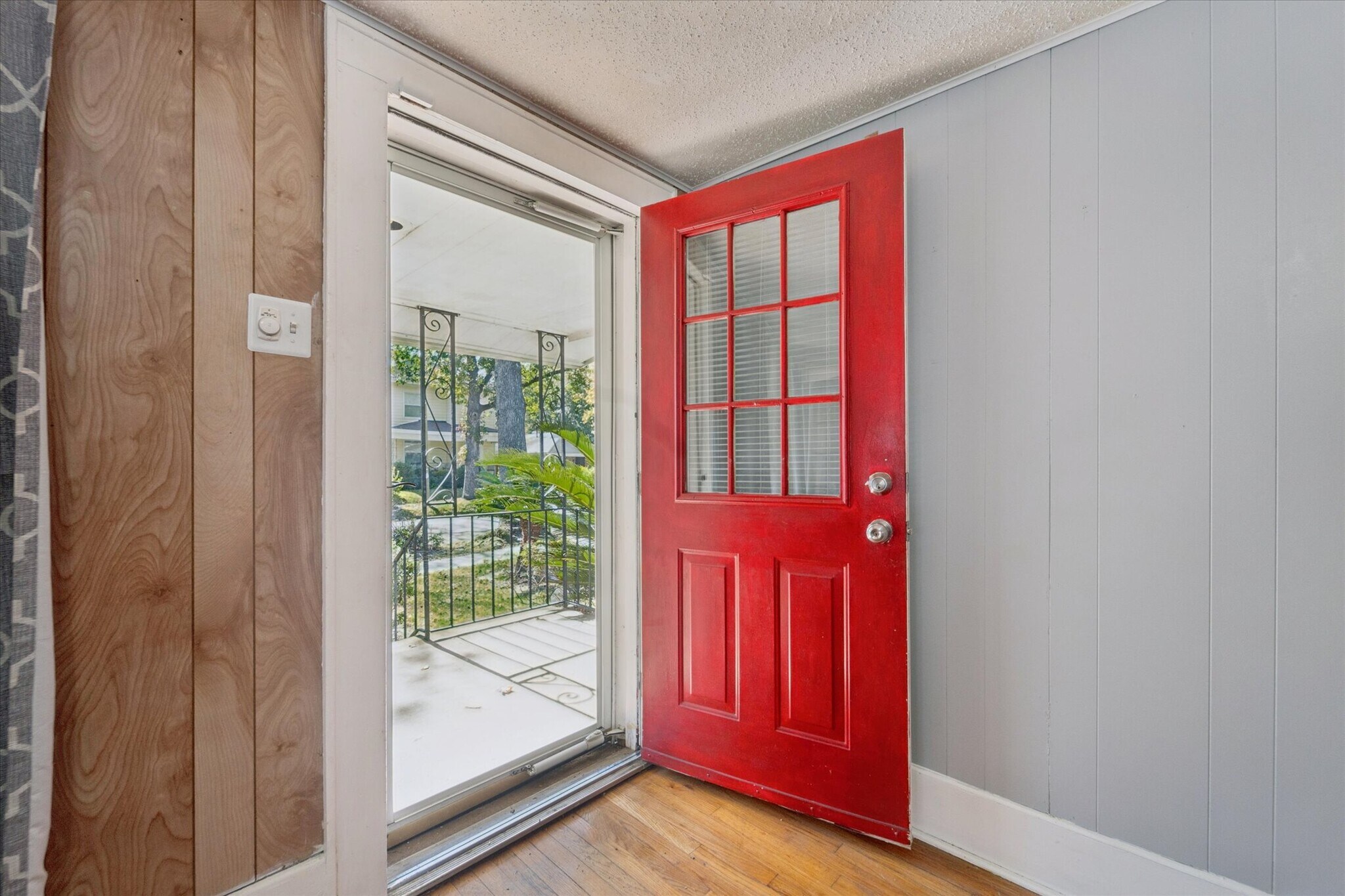 Building Photo - 742 E Park Ave