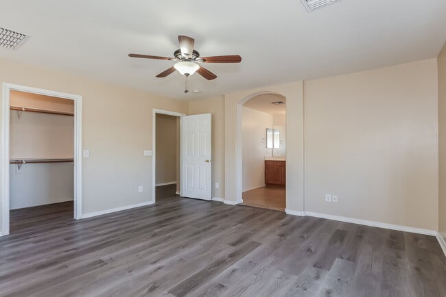 Building Photo - 1450 E Mia Ln