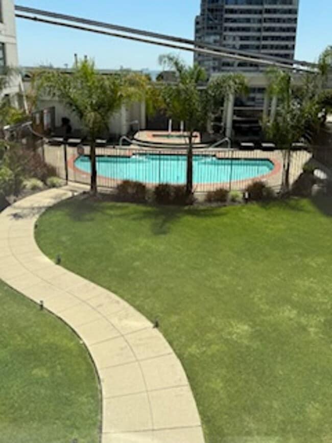 Building Photo - Furnished 1-Bedroom Garden Oasis at Bay Crest Condominiums | Rincon Hill
