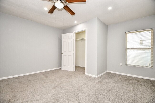 Building Photo - 8308 John St