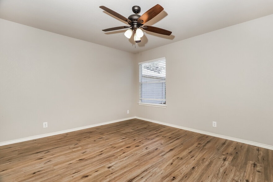 Building Photo - 2123 Dodge Dr