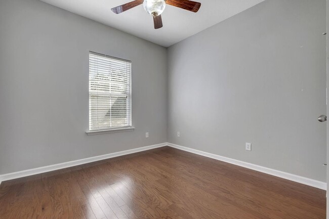 Building Photo - Southwood Townhome with Community Pool