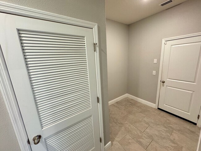 Building Photo - Available NOW!  Incredible, SPACIOUS 5 Bed...