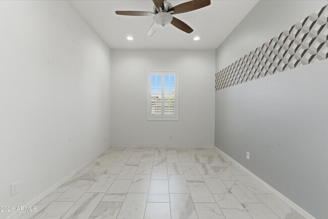 Building Photo - 1083 E Holland Park Dr