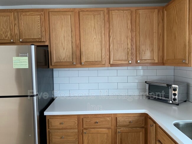 Building Photo - 32 Intervale Ave