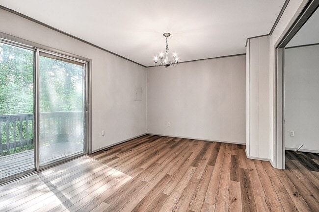 Building Photo - 252 Wildwood Dr