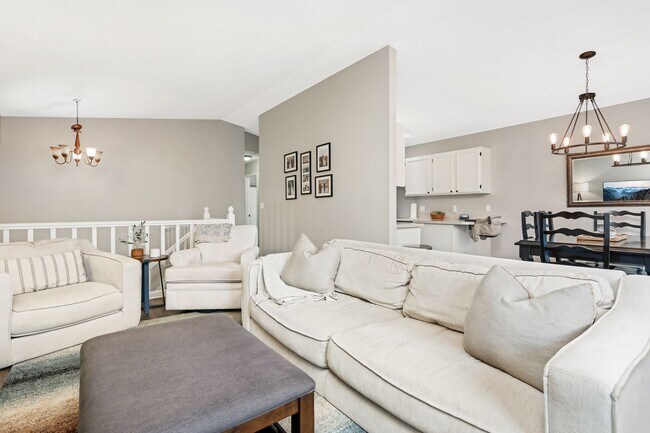 Building Photo - 3 bd, 2 bathroom, 2 car garage two level end unit town home