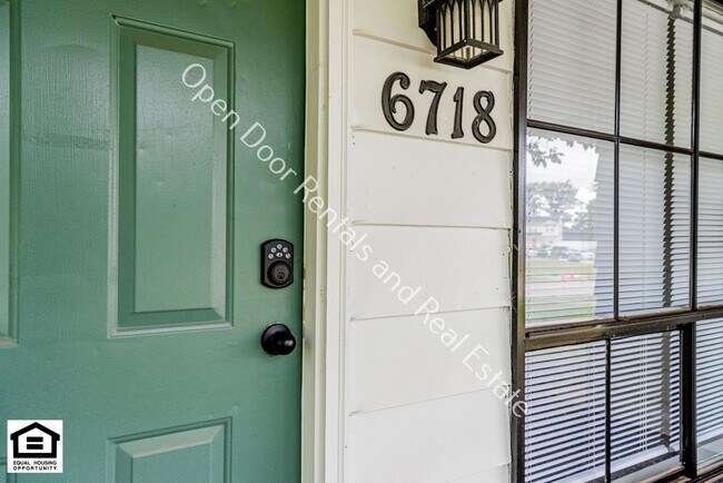 Building Photo - $200 off first months rent! 4 bedroom home...