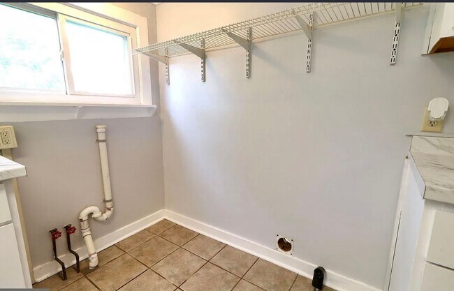 Building Photo - Charming 3-Bedroom Home with Office in How...