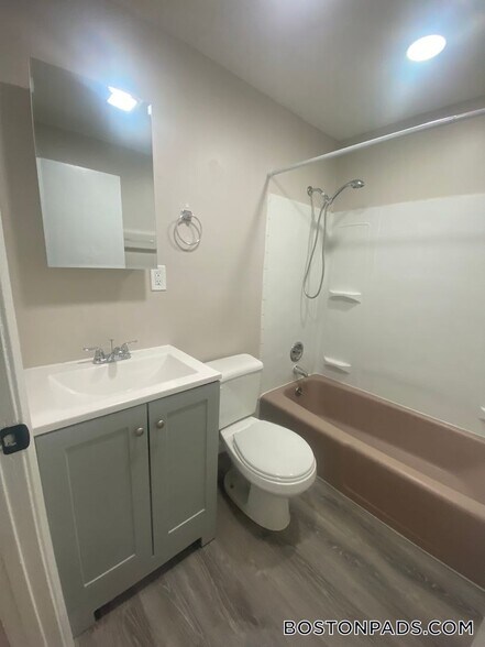 Building Photo - 140 Willard St