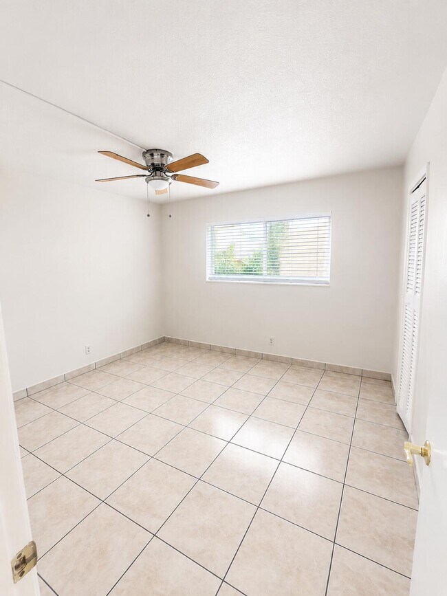 Building Photo - 1814 E Oakland Park Blvd
