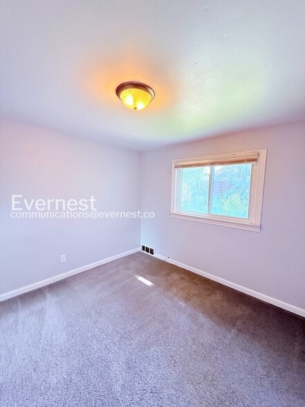 Building Photo - 15378 Meyers Rd
