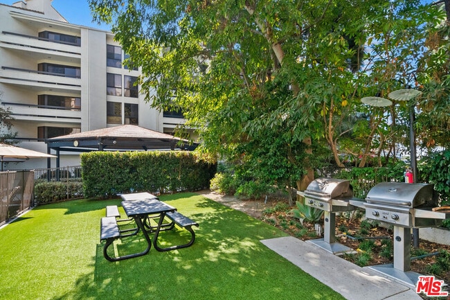 Building Photo - 2102 Century Park Ln