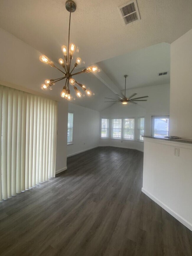 Building Photo - 130 Whitehaven Ct