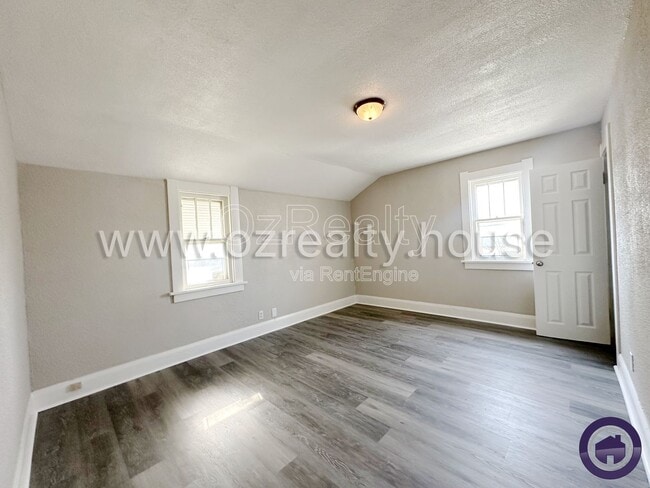 Building Photo - 209 Eldred Ave