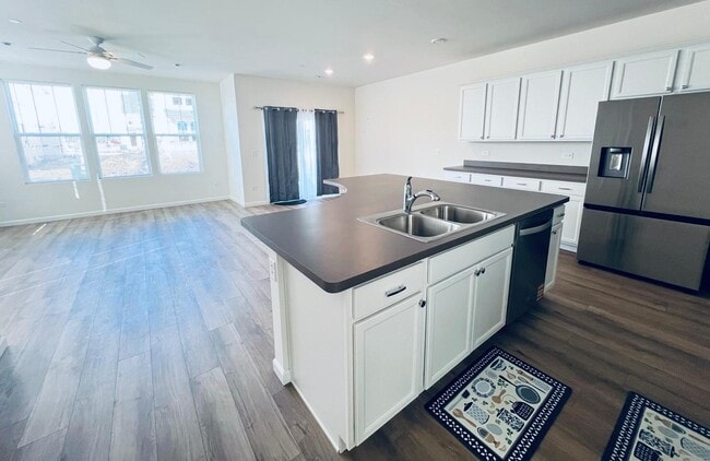 Building Photo - 5935 Hawkweed Dr