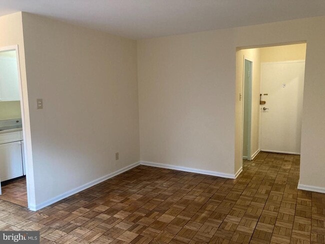 Building Photo - 1801 Clydesdale Pl NW