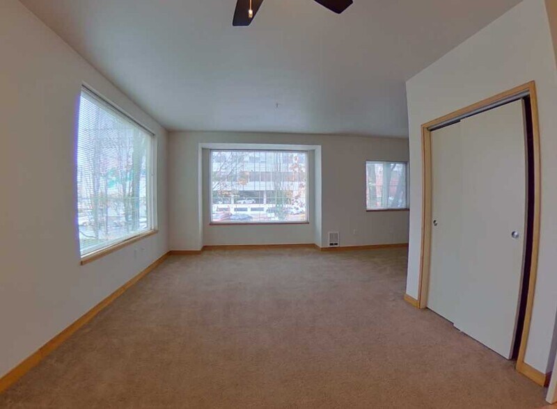 Living - 1415 SW Alder St