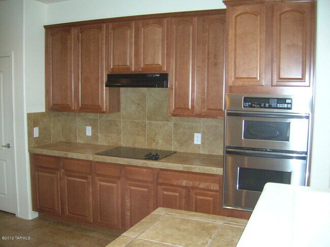 Building Photo - 9008 N Roebling Dr