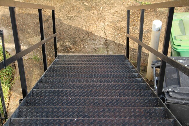 Building Photo - 2614 Cleburne St