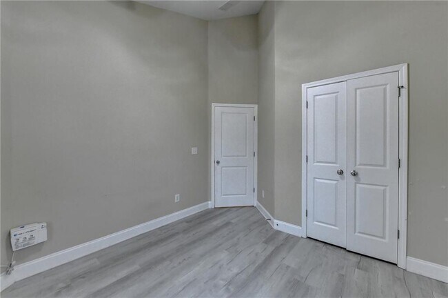 Building Photo - 2405 Tenor Ln