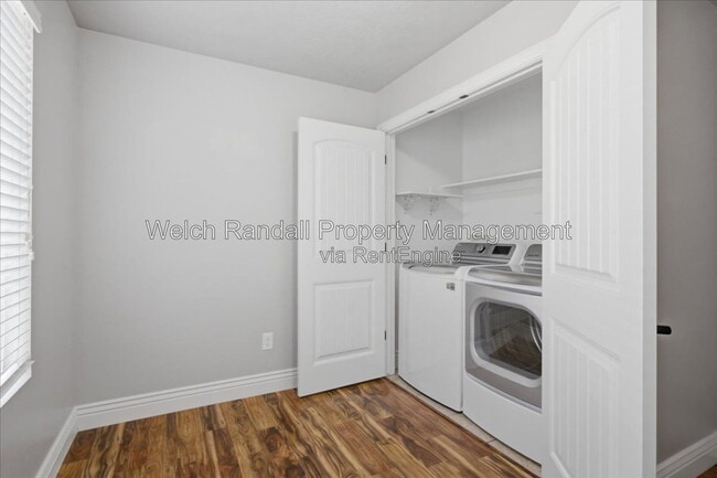 Building Photo - 2106 E Sunnyvale Dr