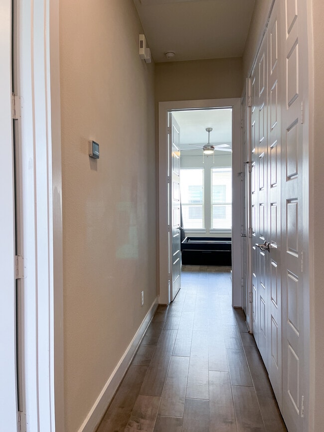 Building Photo - 2643 Fountain Key Blvd