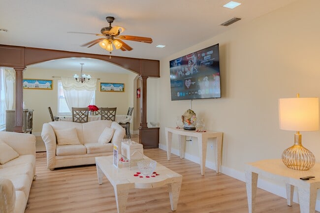 Building Photo - 6203 Tebbetts Dr