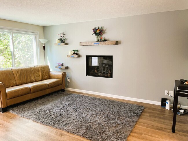 Building Photo - Bright & Spacious 3-Bedroom Home – Ideal f...