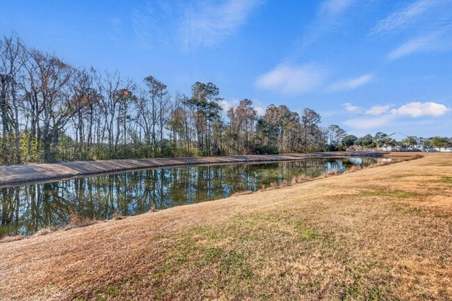 Building Photo - 105 Crossandra Ave