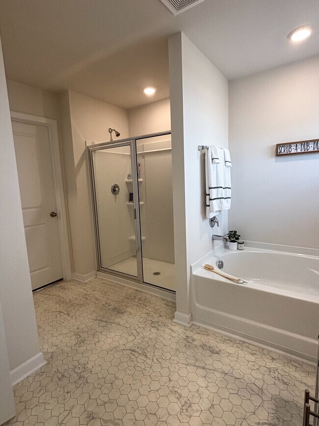 Building Photo - 50 Horatio Ln
