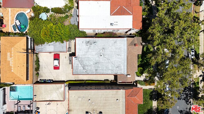 Building Photo - 361 N Mansfield Ave