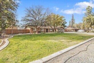 Building Photo - Madera Ranchos Home, 3BR/2BA, Built 1986 -...