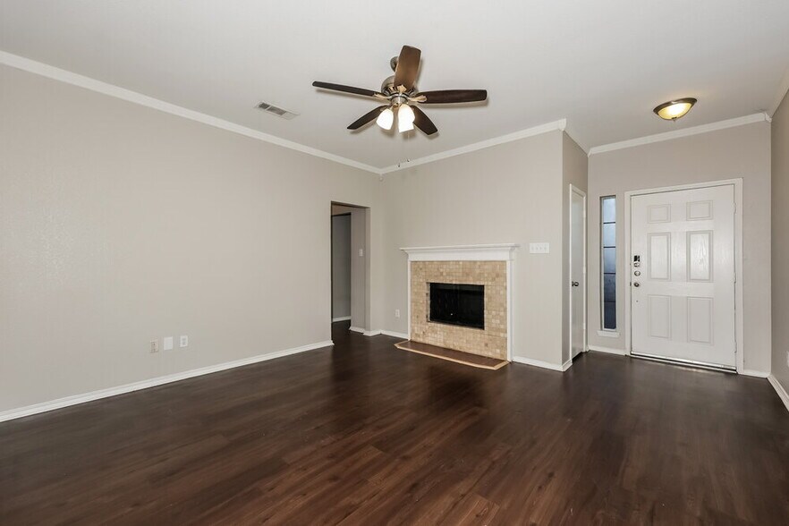 Building Photo - 916 Buffalo Springs Dr