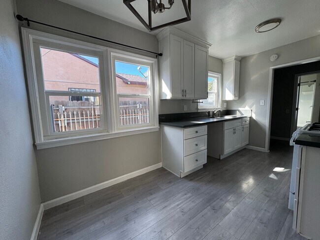 Building Photo - 3569 Mulford Ave