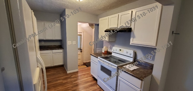 Building Photo - 846 Minota Ave