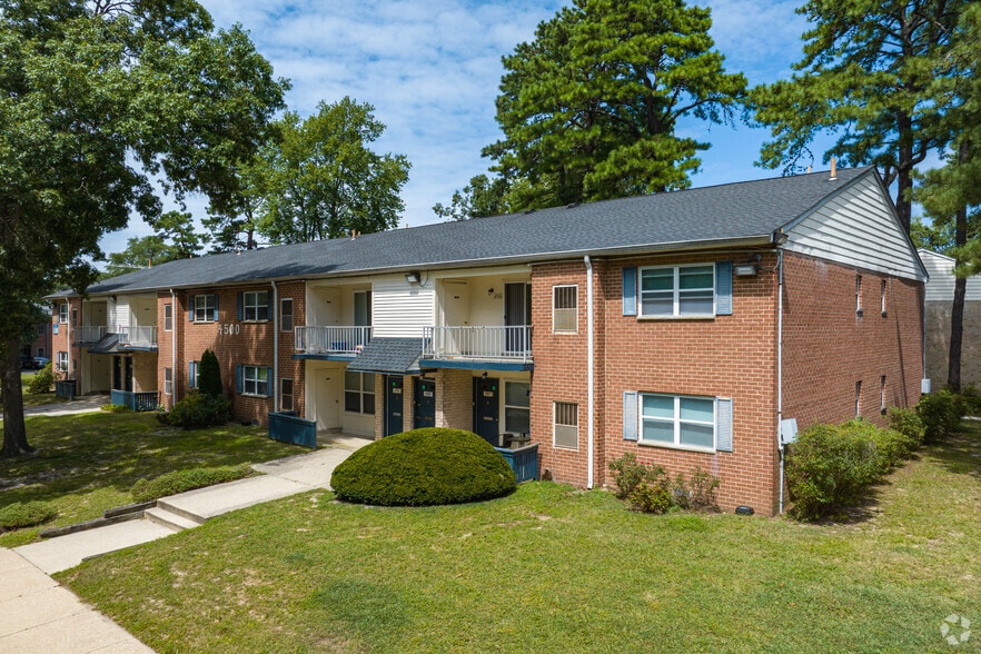 Primary Photo - Pinewood Estates