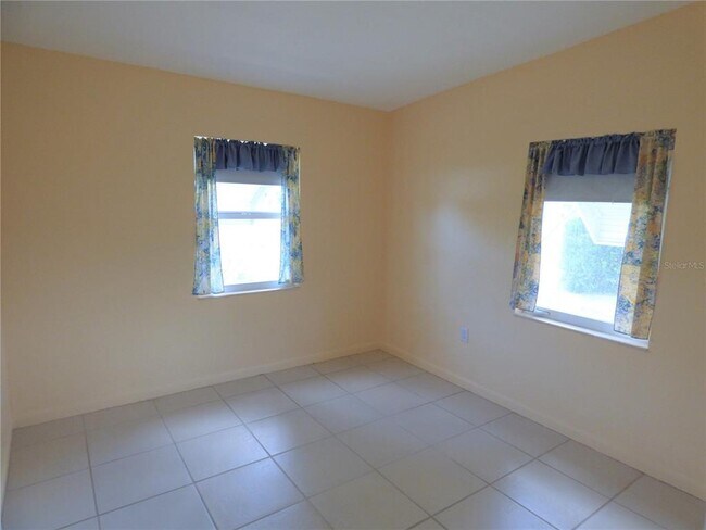 Building Photo - 3372 Croton Terrace