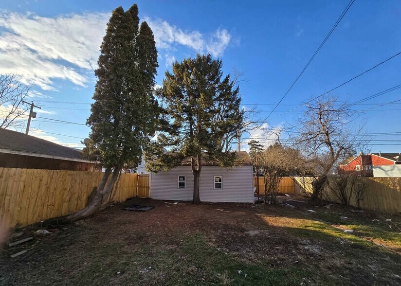 Building Photo - 541 5th Ave