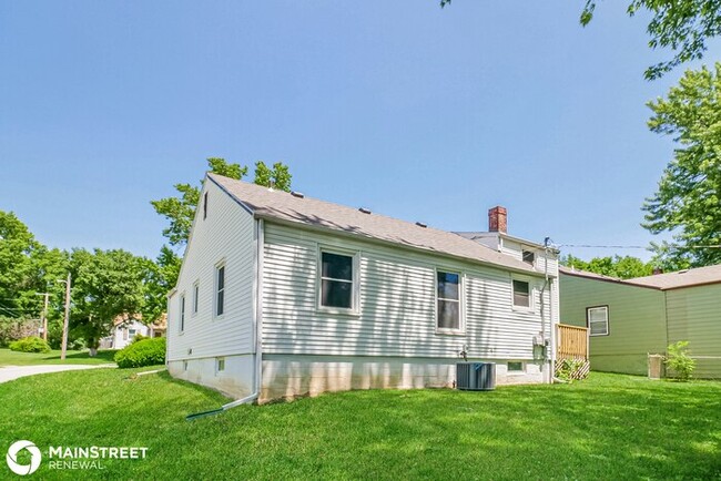 Building Photo - 901 E 77th Terrace