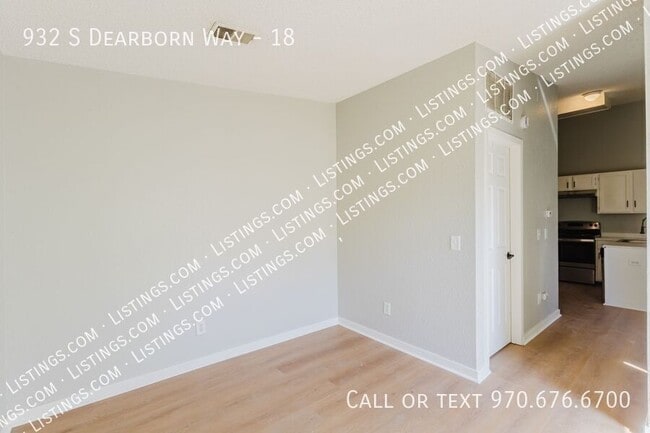 Building Photo - 932 S Dearborn Way