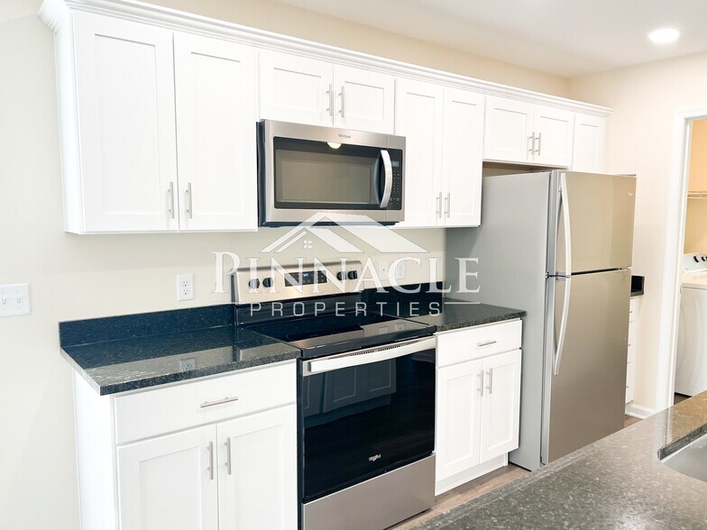 Building Photo - 2325 Tazewell Ave