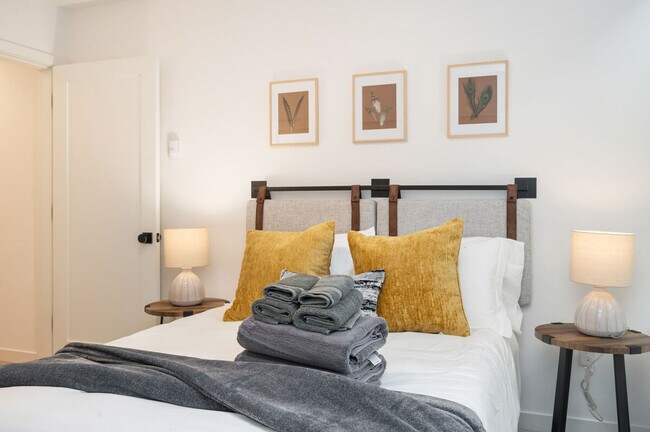 Building Photo - 6125 Sand Point Way NE