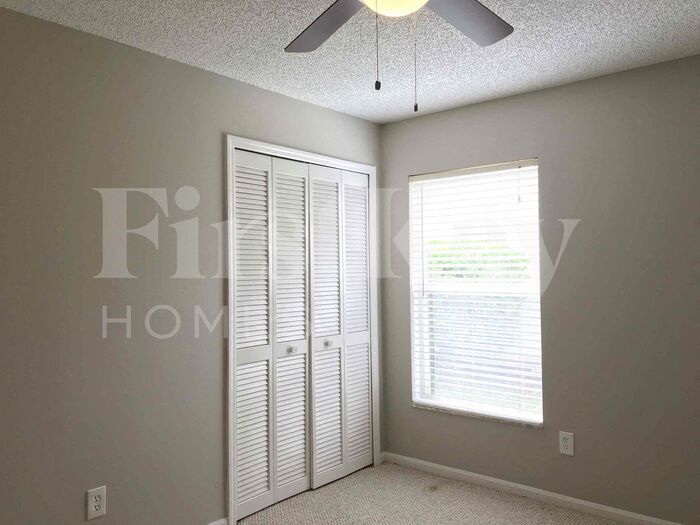 Building Photo - 3600 Molona Dr