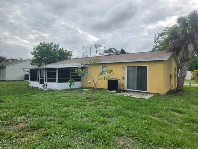 Building Photo - 3985 Avanti Cir
